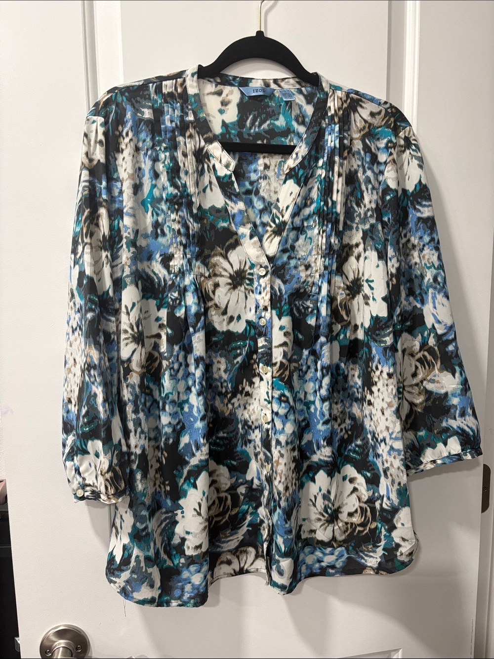 Izod Blue and White Floral Pintuck Button Blouse